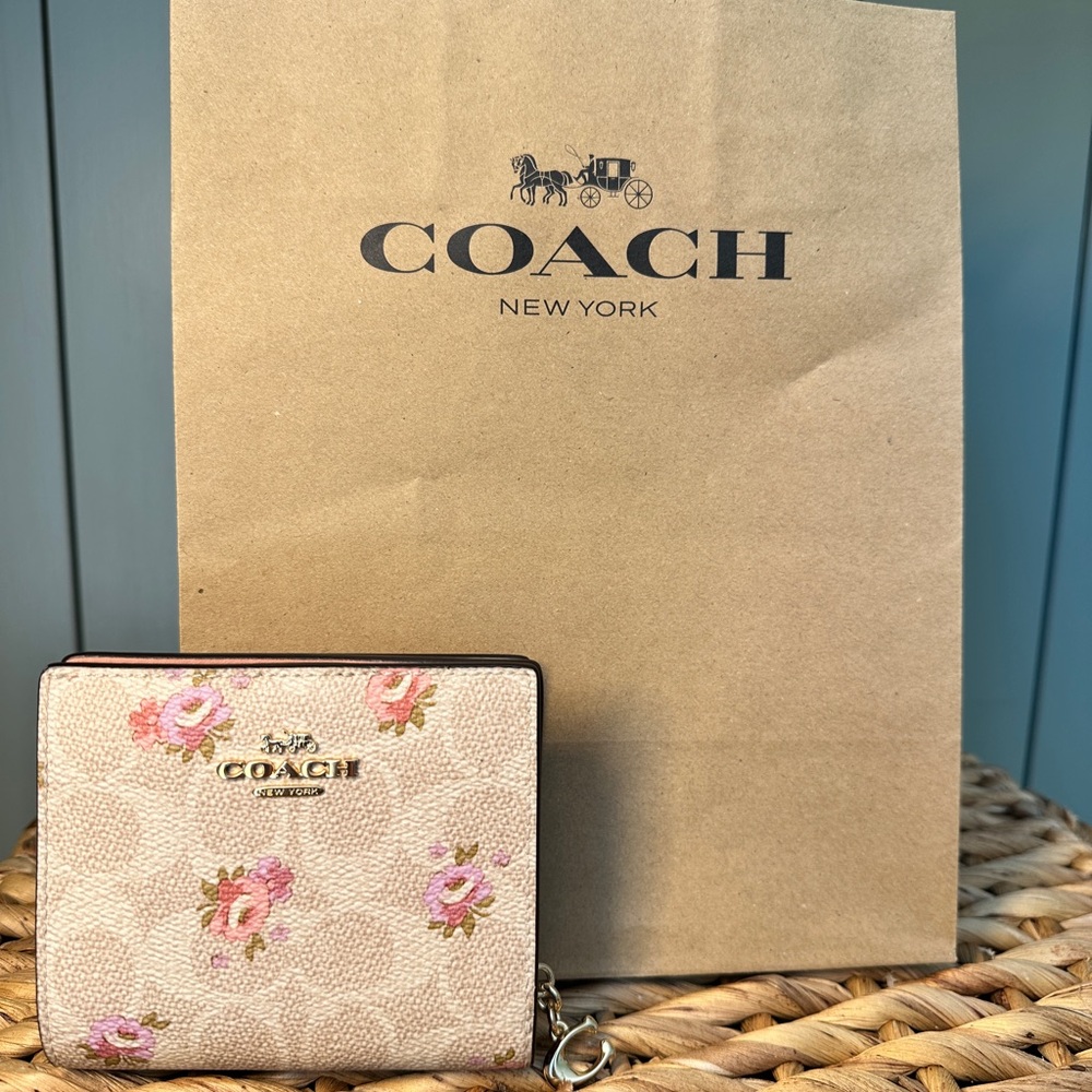 🌺Coach Blush Floral Wallet NWT